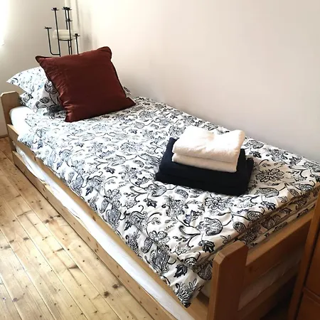 Izba V Modrom Dome *